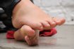 rote socken, barfu� mit zehenring