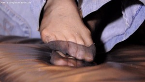 crime-punishment-nylons-05
